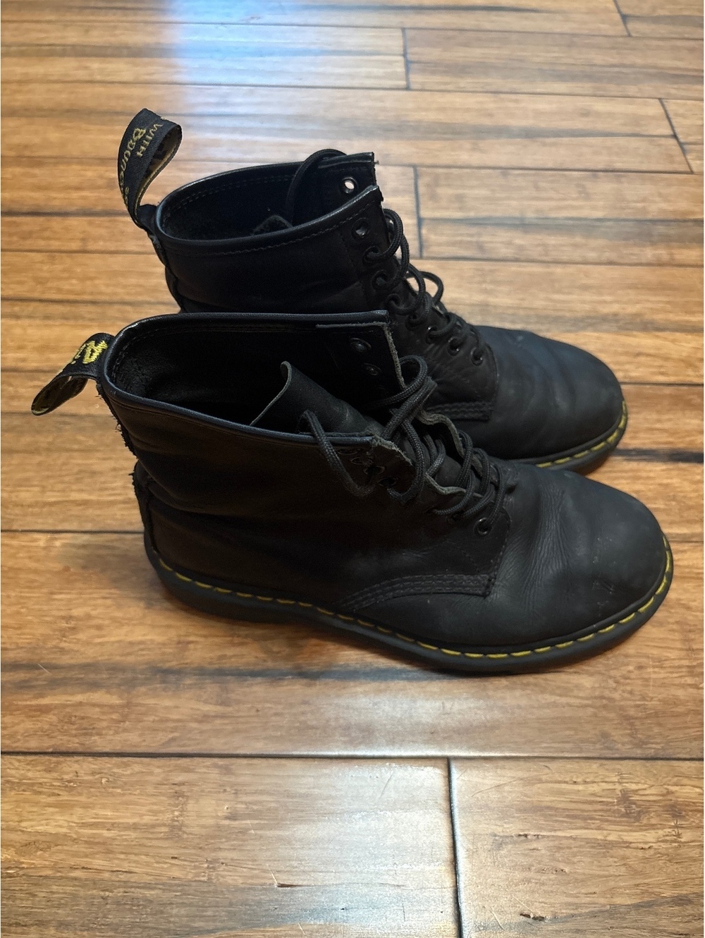 Dr. Martens Men’s 1460 Size 8 USA UK 7 Black Leather Lace-Up Combat Boots 8-eye